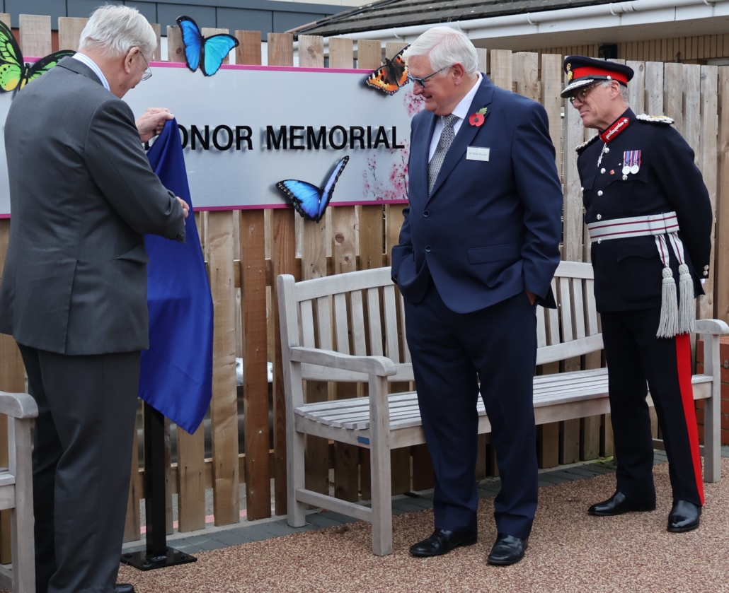 HRH The Duke of Gloucester invited by Mr Peter Martin (Chairman of Organ Donor Committee) to unveil a plaque to commemorate official unveiling of the Organ Donor Memorial.